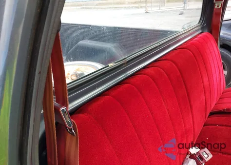 1987 Dodge D-Series D100 z USA, uszkodzony, nr VIN 1B7FD04T4HS490638